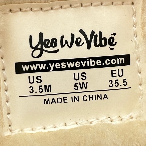 Yes We Vibe Girls Black/White Circle of Life Faux Fur Fall/Winter Boots SZ 3.5M - Picture 11 of 11